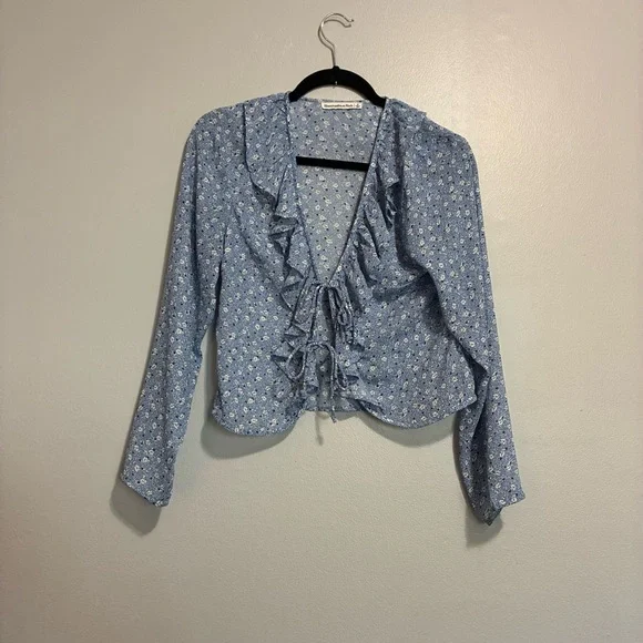Abercrombie & Fitch Tie-Front Ruffle Blouse blue Floral Cottage Core Whimsical - Picture 3 of 7